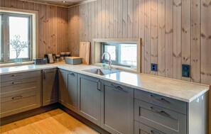 Fridge, stovetop, dishwasher, coffee/tea maker - Cozy home in Bjorli with WiFi (Bjorli)