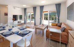 Dining - Lovely home in Pasman (Pasman)