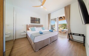 3 bedrooms, in-room safe, iron/ironing board, travel crib - Lovely home in Pasman (Pasman)