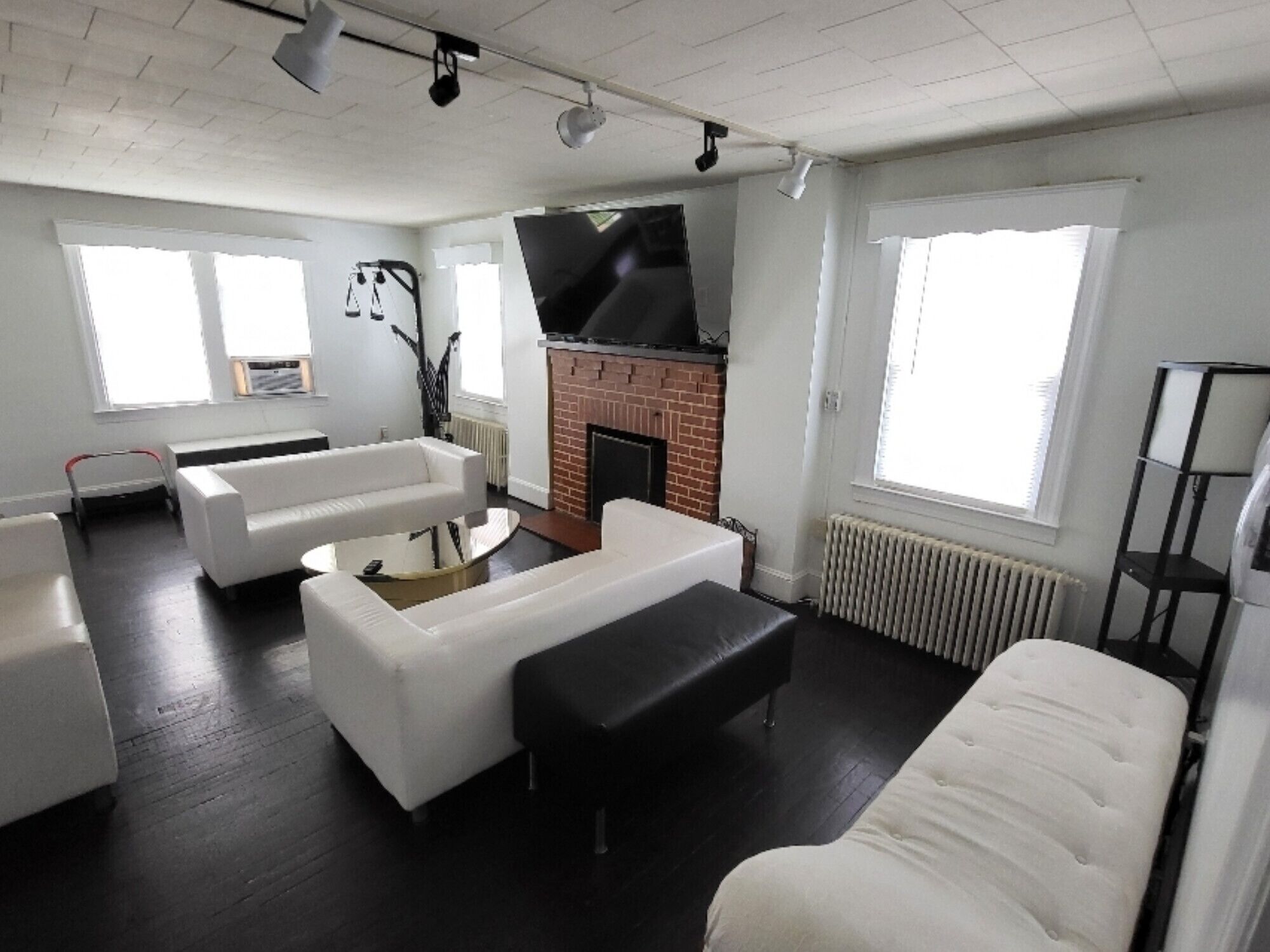 32-inch flat-screen tv with satellite channels, printers