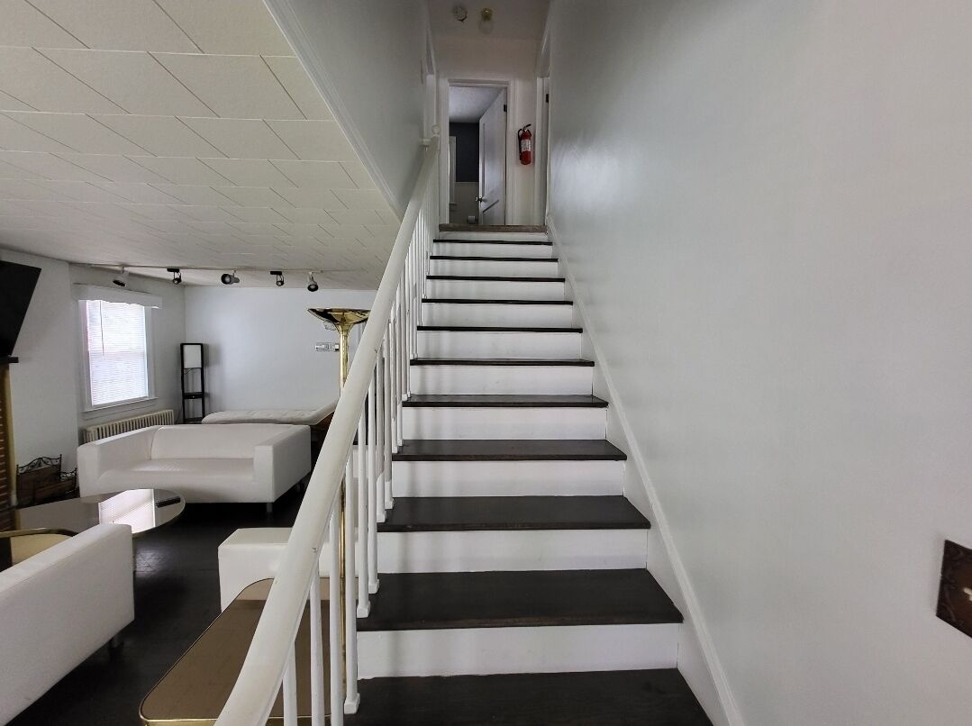 32-inch flat-screen tv with satellite channels, printers