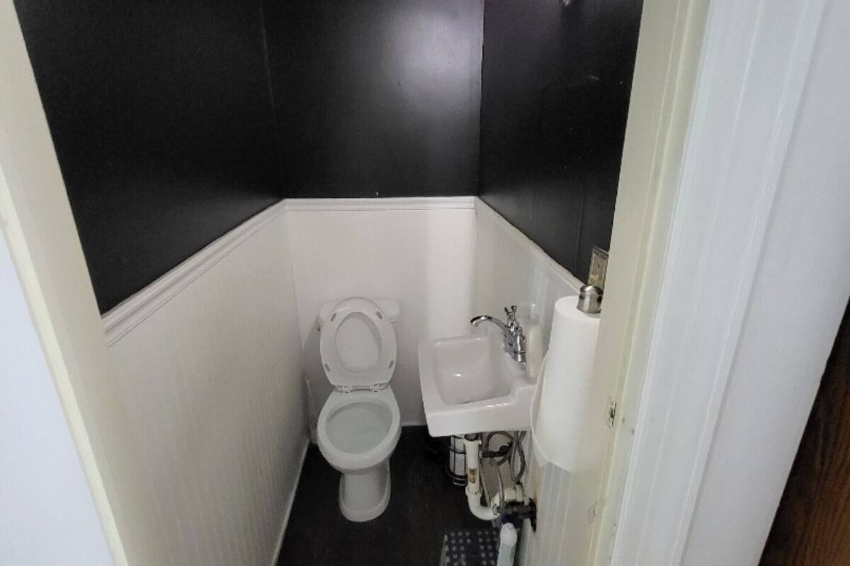 hydromassage showerhead, hair dryer, towels, soap