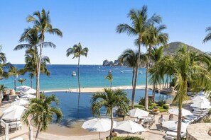 بالقرب من الشاطئ