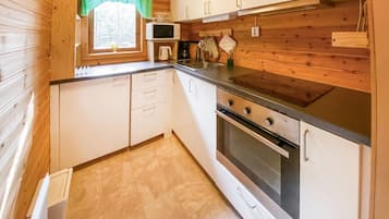 KylskÄp, spishÀll och kaffe- och tebryggare