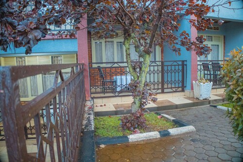 Best Inn Motel MUSINGUZI Frank