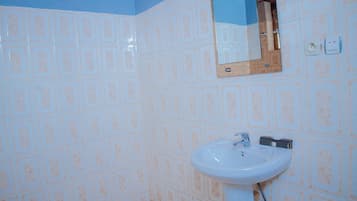 Economy Single Room | Bathroom | Free toiletries, bathrobes, slippers