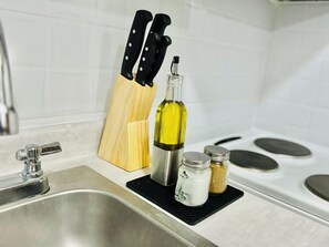 Four à micro-ondes, un four, surface de cuisson, lave-vaisselle