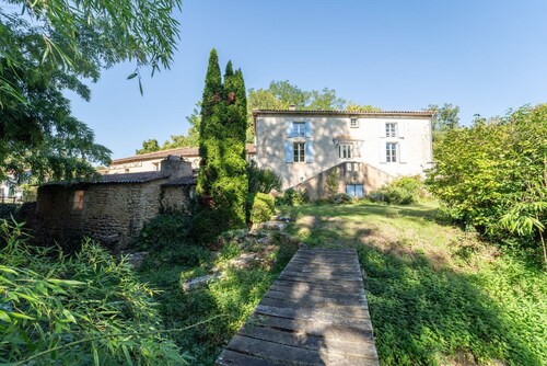 L'Auxance: Large charming house with swimming pool