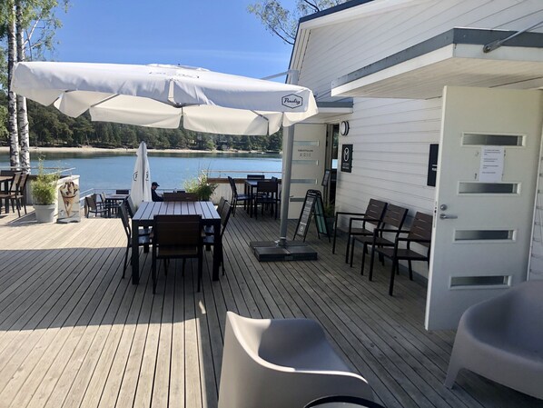 Outdoor dining - Schnord Properties. Spacious Apt Next to Helsinki Metro (Helsinki)