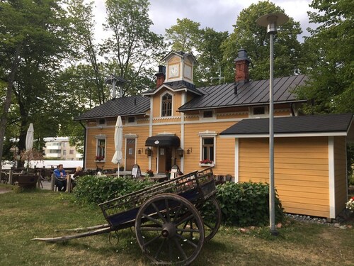 Schnord Properties. Spacious Apt Next to Helsinki Metro