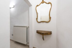 Interior - Serragli Retreat in Florence by Mmega (Firenze)