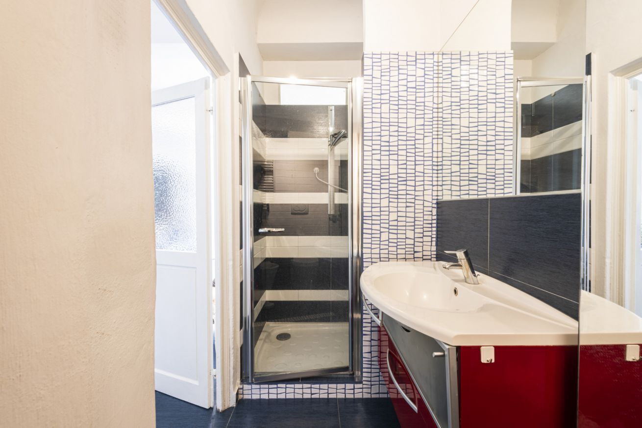 Doccia, asciugacapelli, bidet, asciugamani