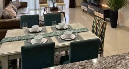 Modern 5 Star, 6 sleeper Apartment @ Sibiti