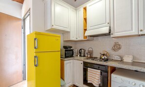 Stovetop, cookware/dishes/utensils