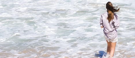 Ranta lähistöllä, valkoista hiekkaa