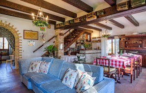 TV, fireplace - 4 bedroom beautiful home in Acqualagna (Acqualagna)