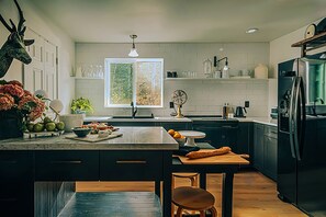 冰箱、微波炉、烤箱、炉灶