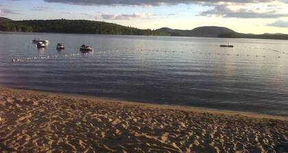 Snowmobile Access & Close to Oak Mt. SPACIOUS 5 Bedroom for large family/groups.