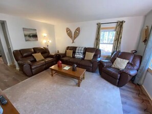 Smart TV, fireplace, DVD player