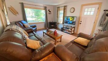 Smart TV, fireplace, DVD player