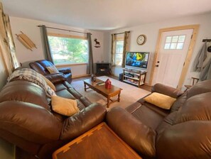 Smart TV, fireplace, DVD player