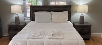Villas @ Lake Ella Flat: 1br-1bth-desk