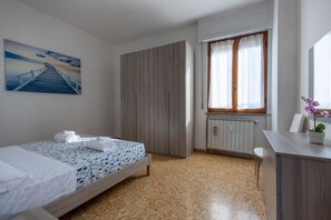 2 bedrooms, iron/ironing board, internet, bed sheets