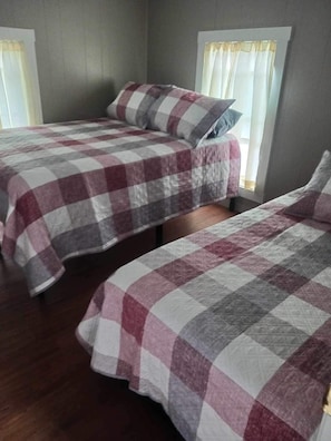 4 bedrooms, WiFi, bed sheets