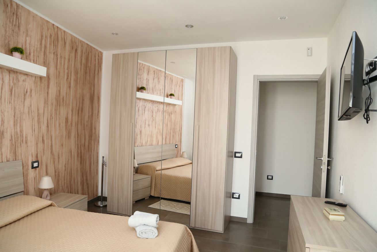 1 bedroom, iron/ironing board, internet