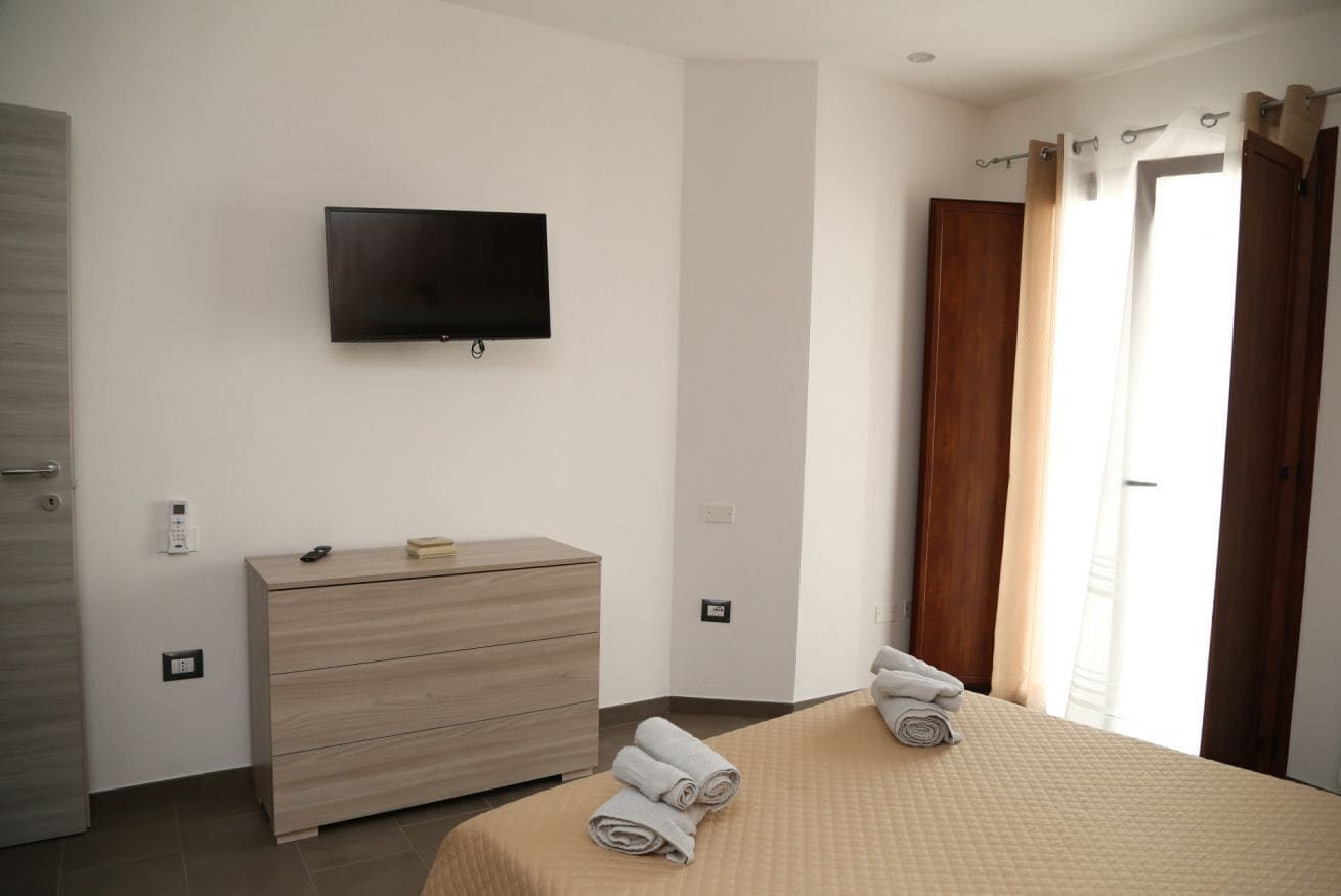 1 habitación, tabla de planchar con plancha y internet 