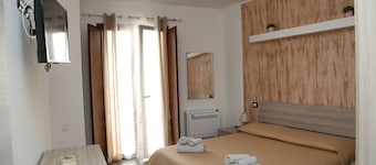 GuestHost - Al civico 5 - Bright Apartment W/ Private Parking!