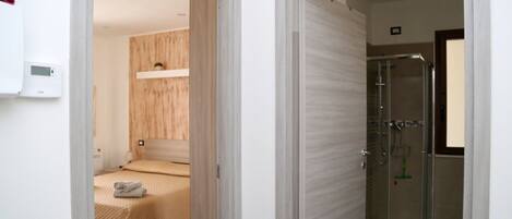1 bedroom, iron/ironing board, internet