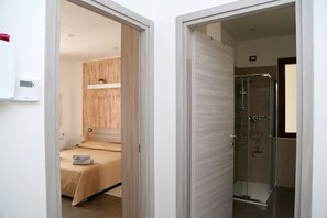 1 غرفة نوم ومكواة/لوح كي وخدمة الإنترنت