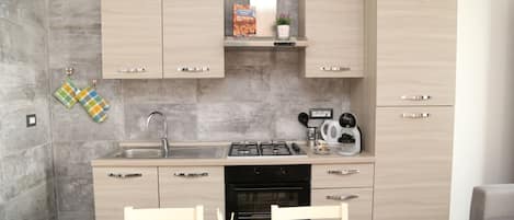 Frigorífico, lavavajillas y tostadora