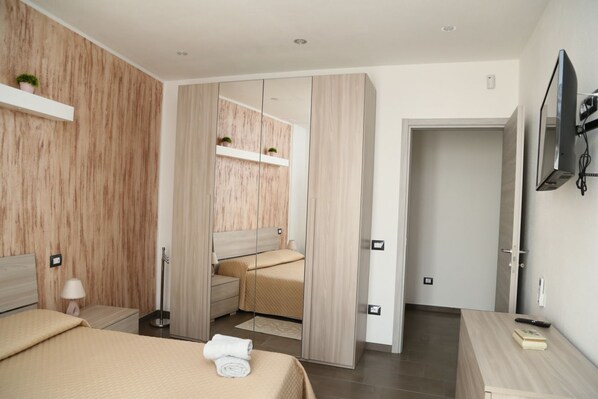 1 habitación, tabla de planchar con plancha y acceso a internet