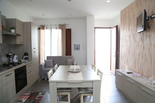Al Civico 5 - Bright Apartment W/ Private Parking!