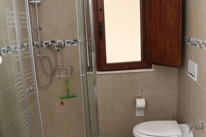 Dusche, Haartrockner, Bidet