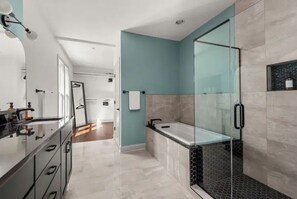 Dusche, Haartrockner, Handtücher, Seife