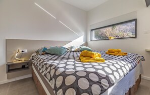 2 bedrooms, iron/ironing board, free WiFi, bed sheets - Lovely home in Reburici, Trget (Reburici, Trget)