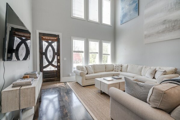 TV, fireplace - Beltline/Old Fourth Ward Modern Luxury Home (Atlanta)