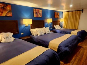 Vierpersoonskamer | Een laptopwerkplek, gratis wifi, beddengoed