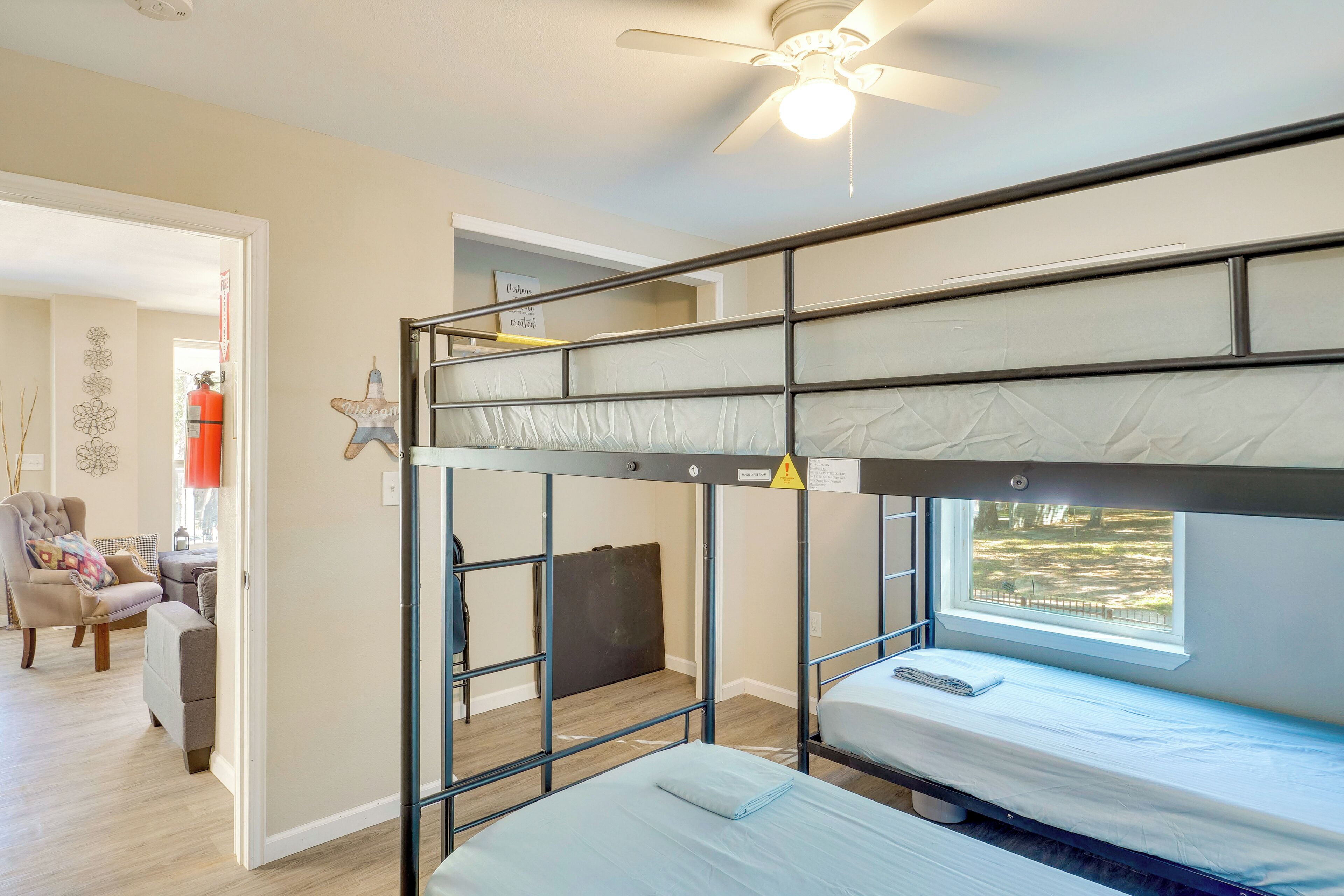 3 bedrooms, iron/ironing board, travel crib, internet