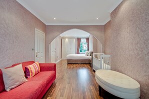 4 chambres, fer et planche à repasser, Wi-Fi, draps fournis