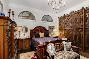 3 slaapkamers, een strijkplank/strijkijzer, gratis wifi, beddengoed