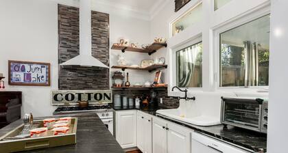 The Dollhouse | 3/2 | Walk to Downtown