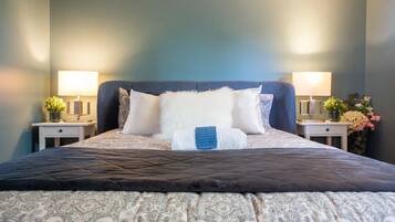 3 bedrooms, desk, iron/ironing board, travel crib