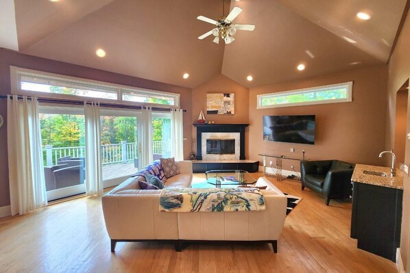 Smart-tv och eldstad