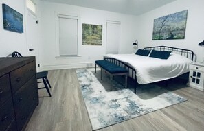 5 habitaciones, tabla de planchar con plancha, cuna de viaje y wifi 