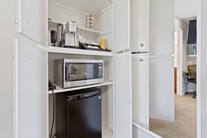 Interior - Guest Suite, Private Ent., 5 min LAX, Westchester (Culver City)