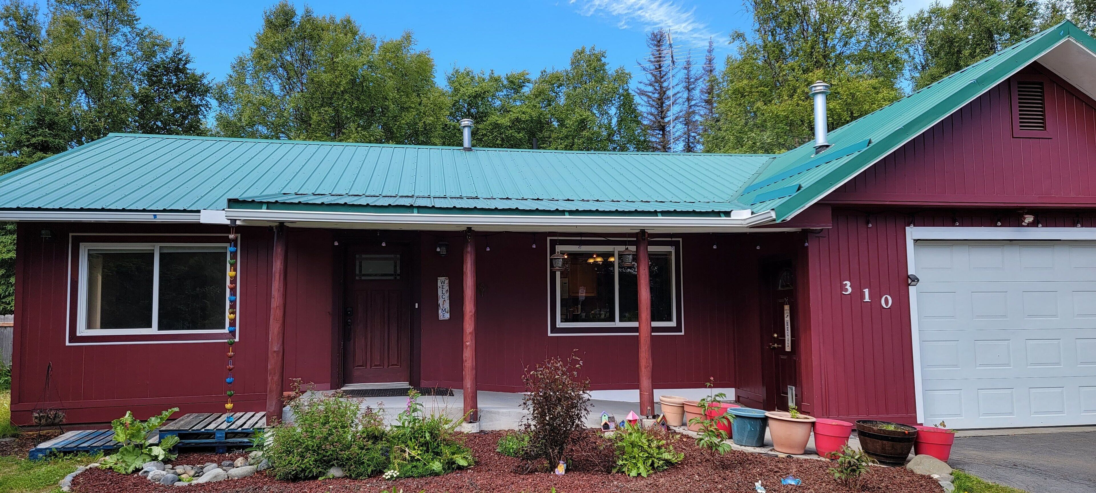 Family friendly home next to the beach!